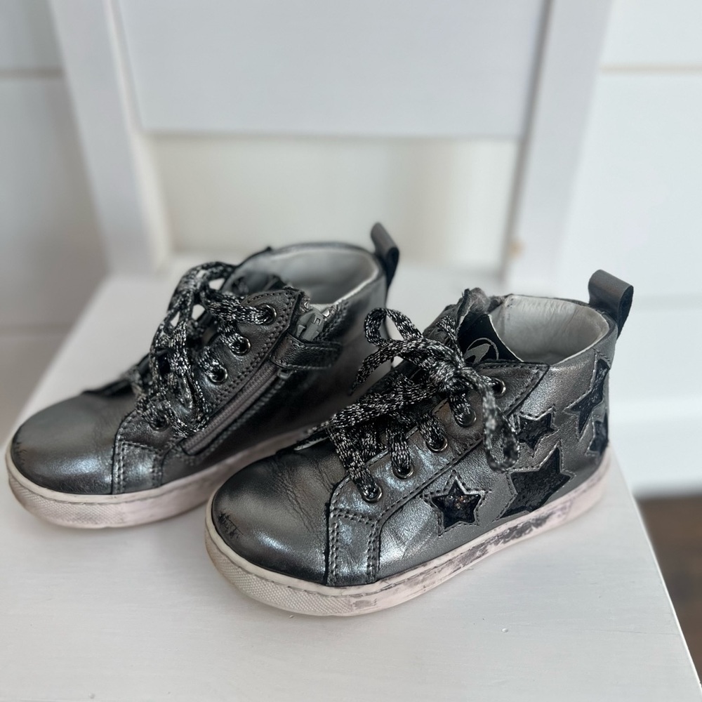 Naturino toddler sneaker size 7.5 US (24 EU)